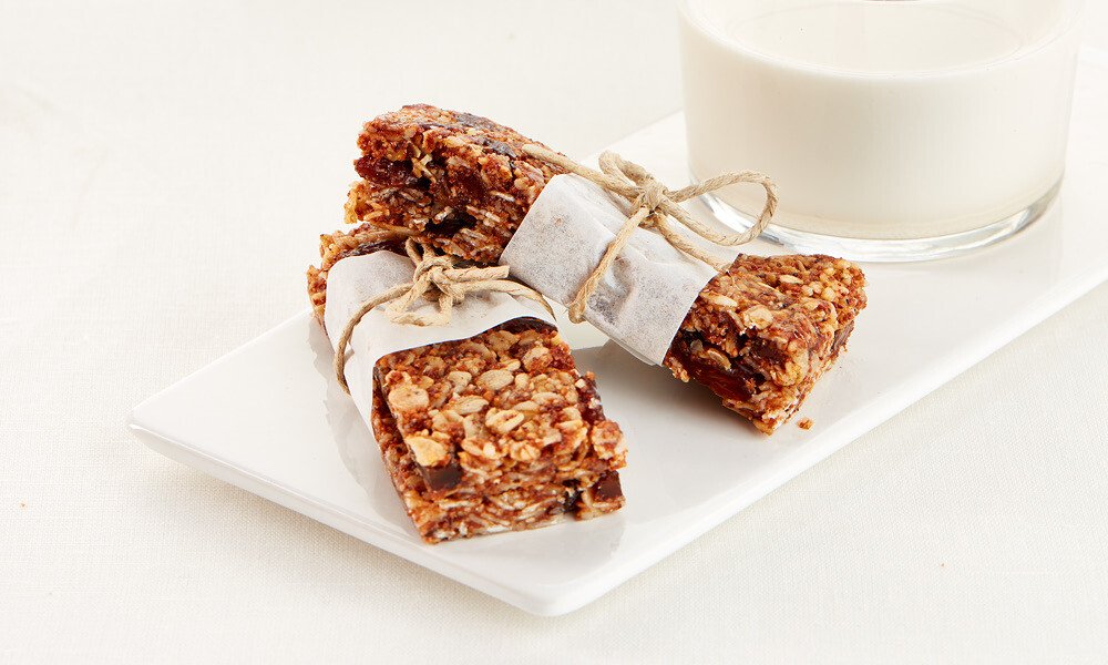 Kernige Müsliriegel Bild Lekue 0220526M06 Veggie Drinks Maker Lifestyle  1000x600px