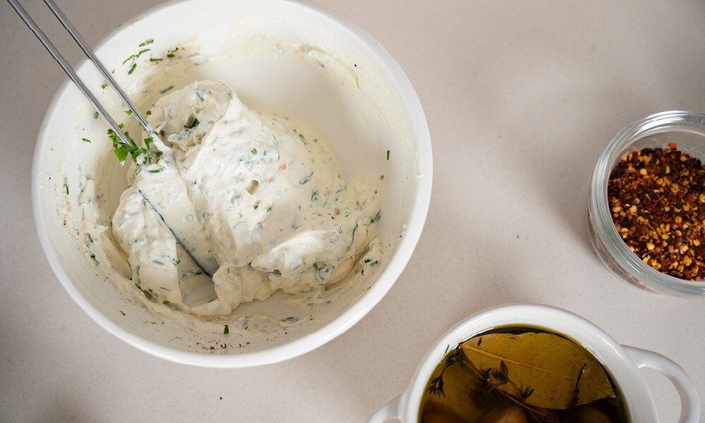 grillen-beilage-zupfbrot-kraeuter-kaese-brot-knoblauch-10