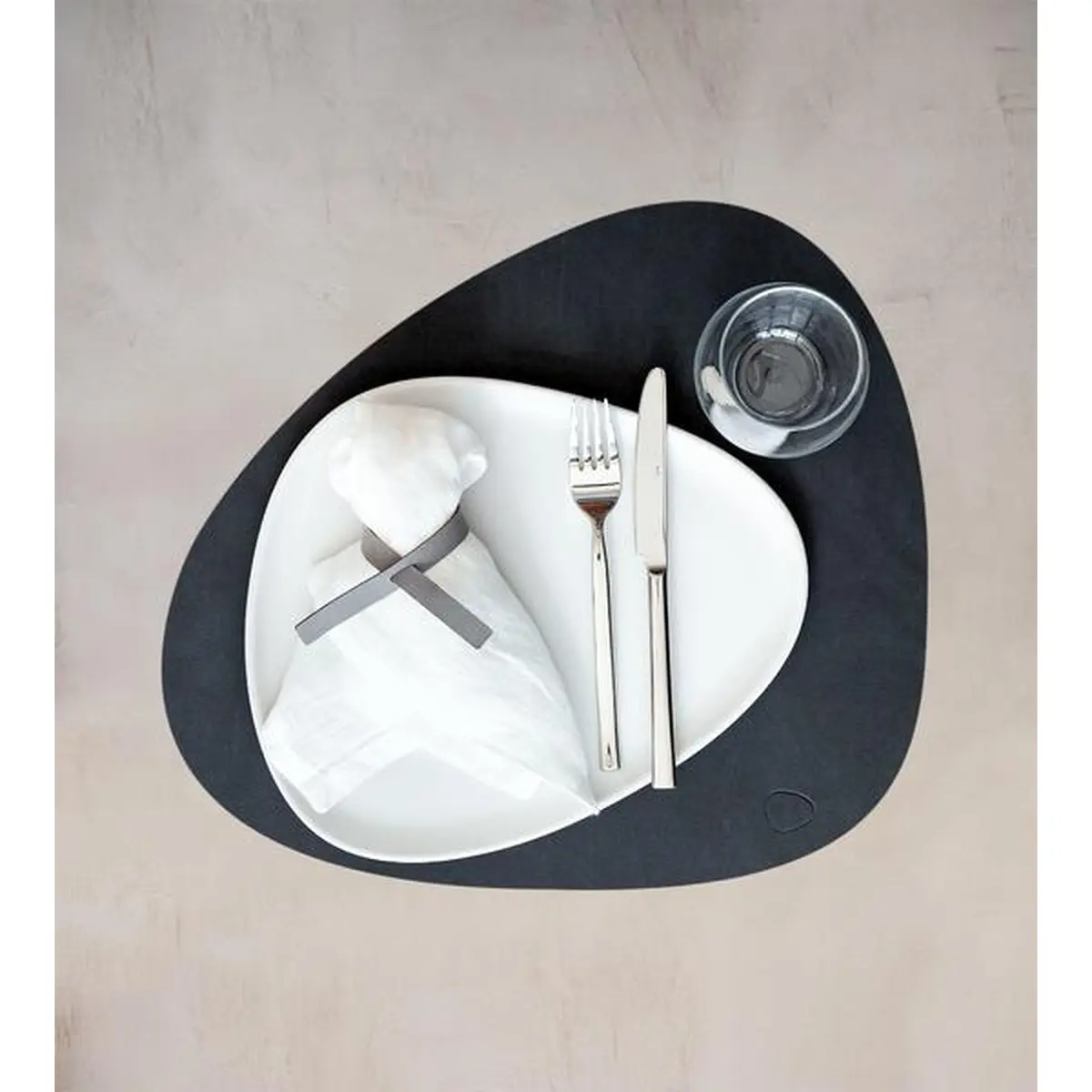 83012540_3.jpg