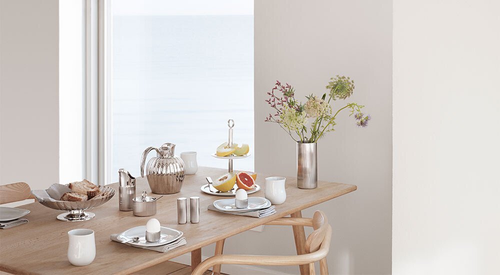 georg-jensen-edelstahl-chrom-geschirr-dekoration-glaeser-champagnerkuehler-kruege