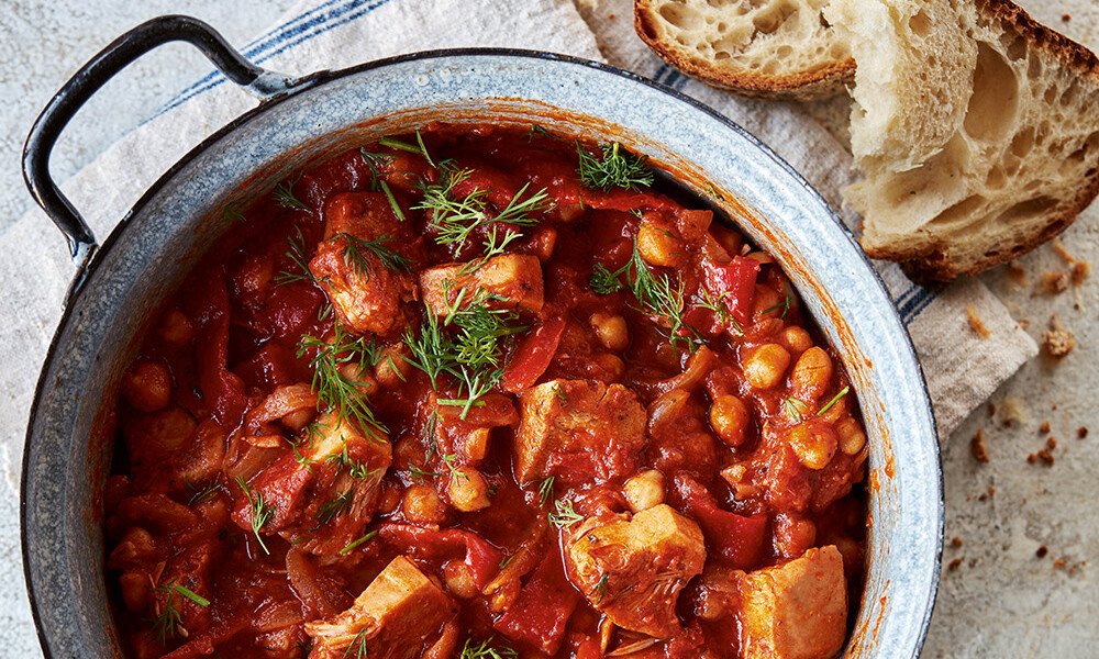 tischwelt-rezept-gulasch-jackfruit-paprika-topf-brot-vegan