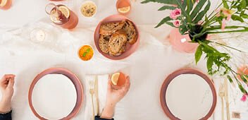 Stylische Sommertafel decken