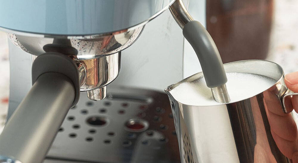smeg-espressomaschinen-kaffee-espresso-milchschaum
