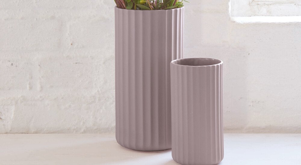 asa-vasen-deko-schoen-wohnen-gestreift-blumenvase-weiss-design-beache