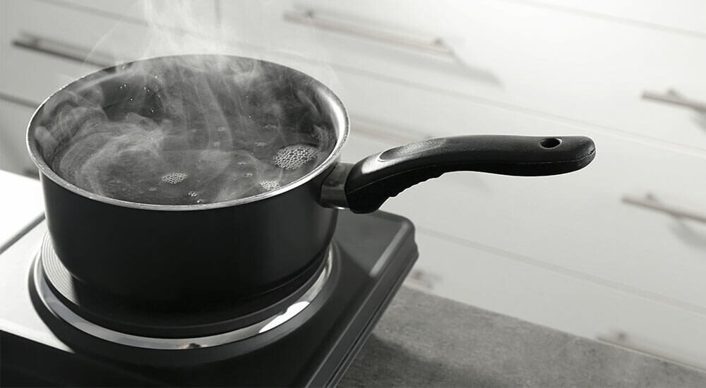 Stielkasserolle auf Herd