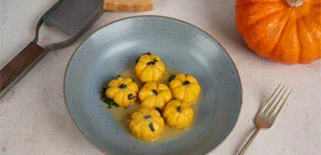 Kürbisgnocchi in Kürbisform