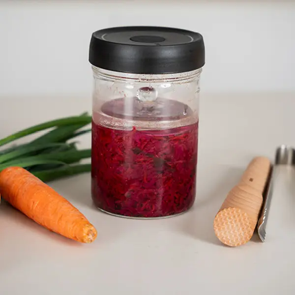 Fermentiertes Rotkraut mit Karotte und Chili - Rezepte - Magazin