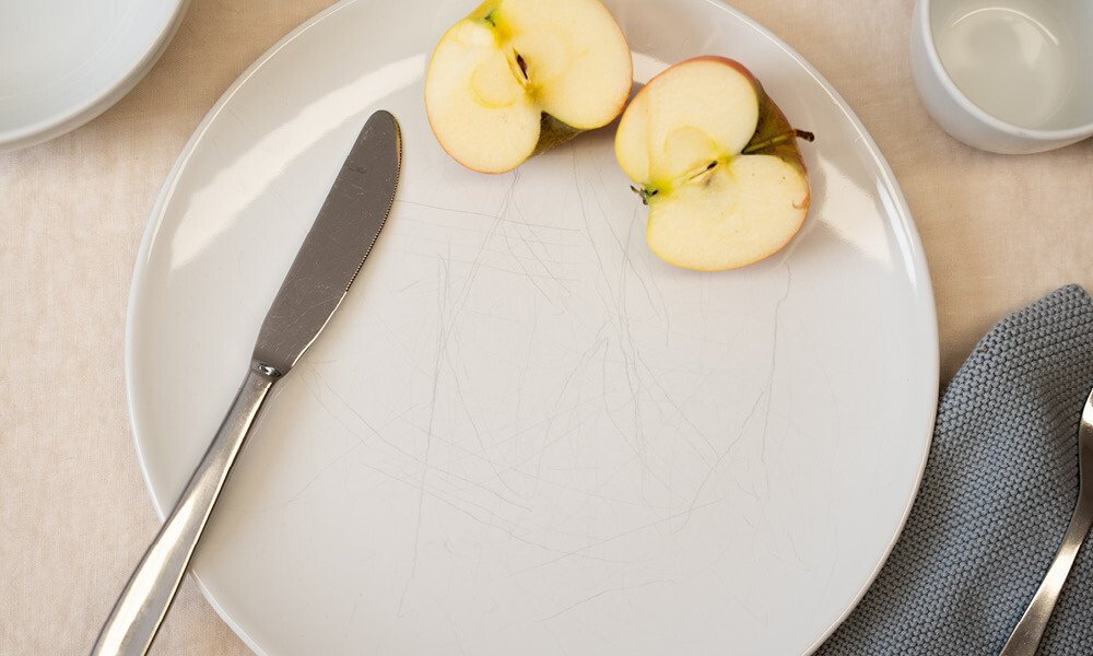 besteckabrieb-teller-kratzer-messer-reinigen-tipps-tricks-haushalt2