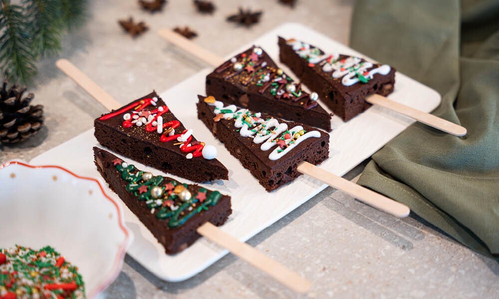 Tannenbaum-Brownies am Stiel 1000x600px