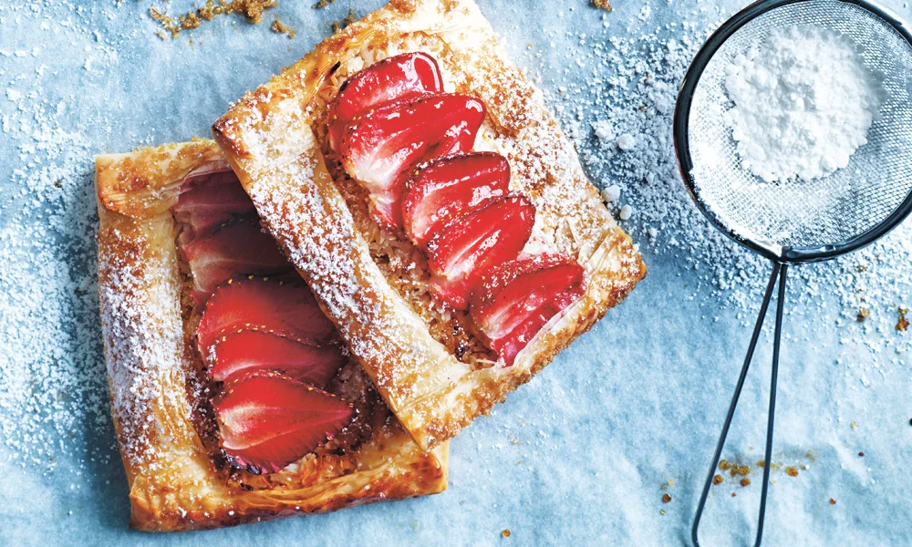 Kokos-Erdbeer-Tarte / Modern Baking