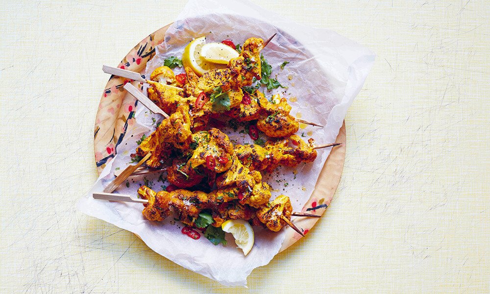 tischwelt-rezept-tikka-blumenkohlspieße-vegan-vivendi-verlag-kochbuch-