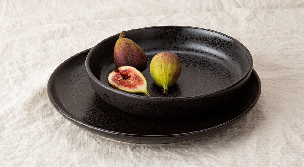 java tischwelt kollektion schwarz geschirr granit edel tischgedeck teller schalen