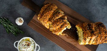 Kräuter-Käse-Zupfbrot