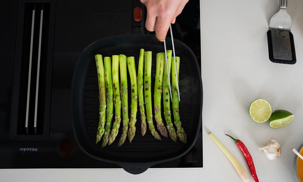 gegriller-spargel-cashew-chilli-soße7