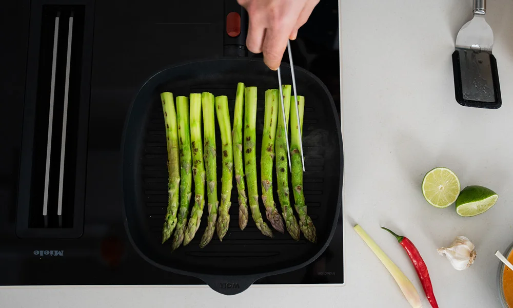 gegriller-spargel-cashew-chilli-soße7