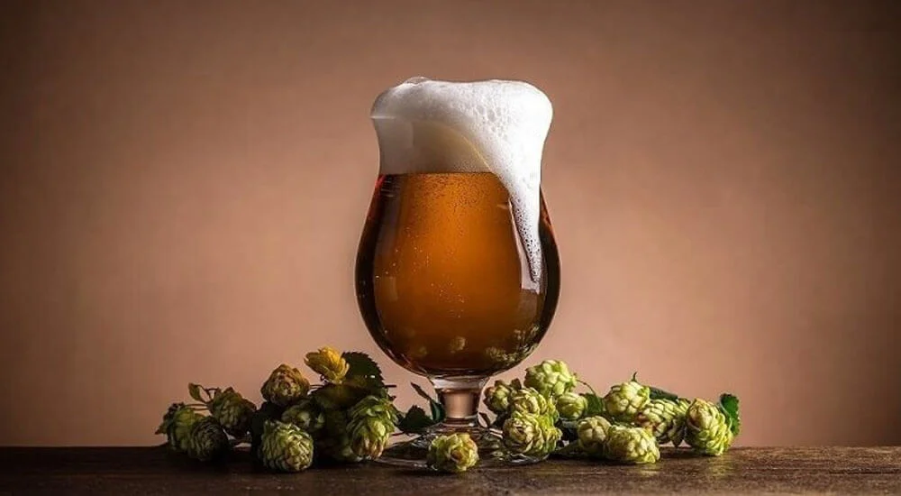 Bierglas mit Schaum