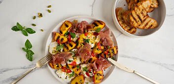 Gegrillte Pfirsiche mit Burrata