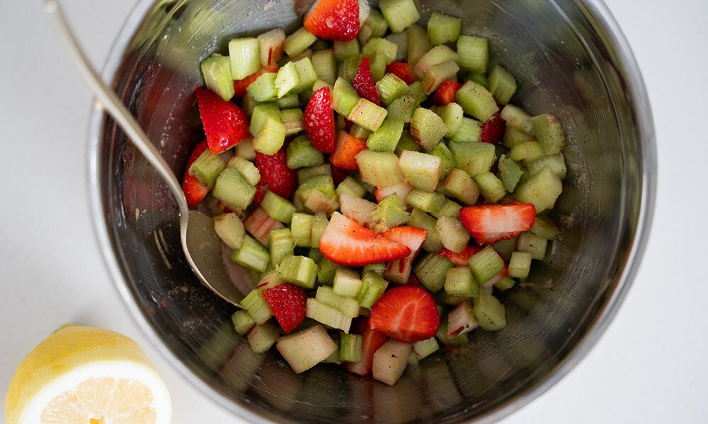 Rhabarber-Erdbeer-Crumble-rezept-3