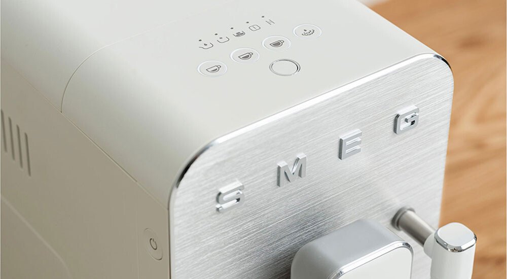 smeg-vollautomat-kaffee-espresso-cappuccino-cafe-core