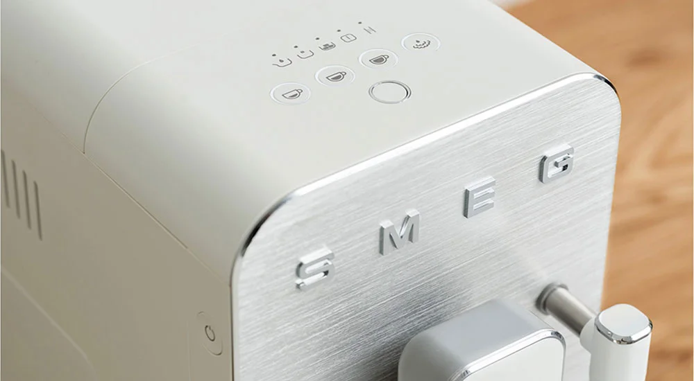 smeg-vollautomat-kaffee-espresso-cappuccino-cafe-core