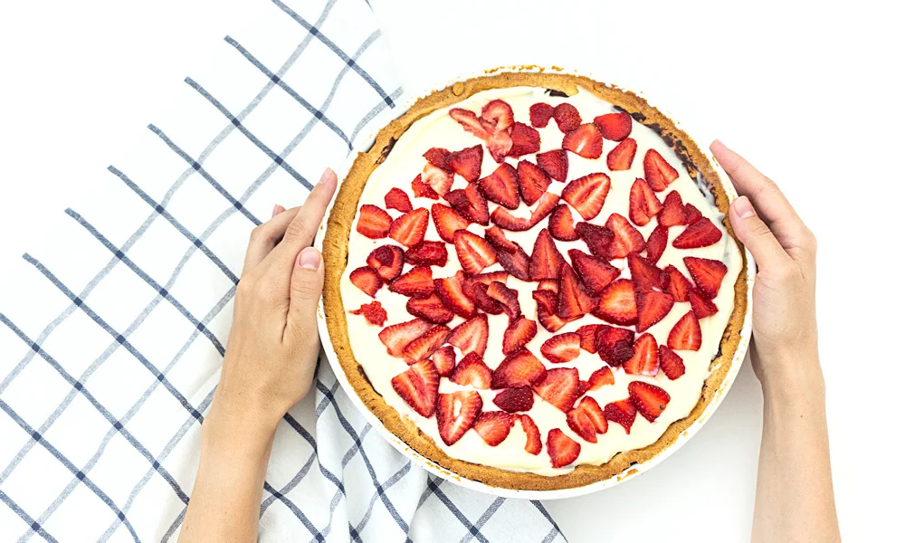 Erdbeer-Biskuit-Kuchen 1000x600px