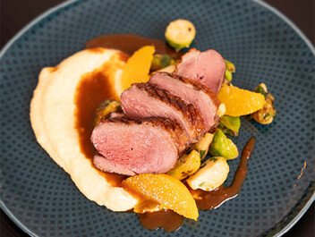Rosa gebratene Entenbrust mit Orangensoße