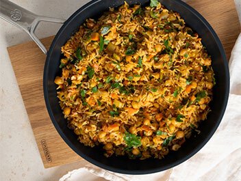 Orientalische Reispfanne mit Kichererbsen