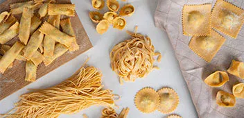 Frische Pasta: Grundrezepte für Tagliatelle und Ravioli