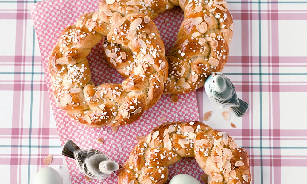 Tischwelt Rezepte Gräfe & Unzer Verlag Osterkränze das große Buch der Küchenschätze Tischdecke