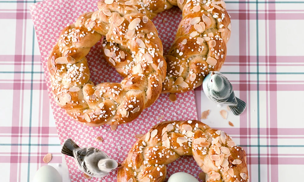Tischwelt Rezepte Gräfe &amp; Unzer Verlag Osterkränze das große Buch der Küchenschätze Tischdecke