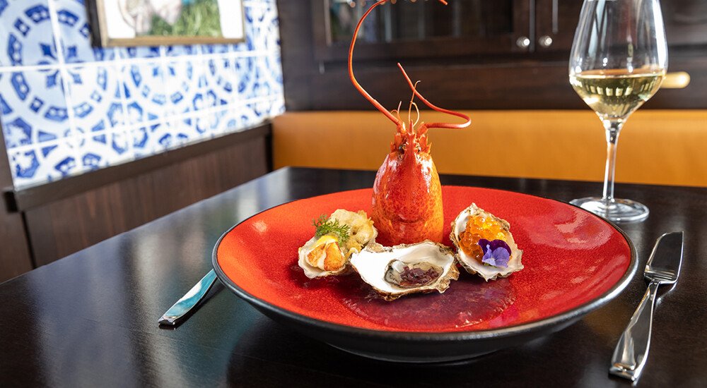 rak-porcelain-geschirr-schwarz-rot-braun-gelb-tischgedeck-teller-tassen-schale-bowl-hochwertig2