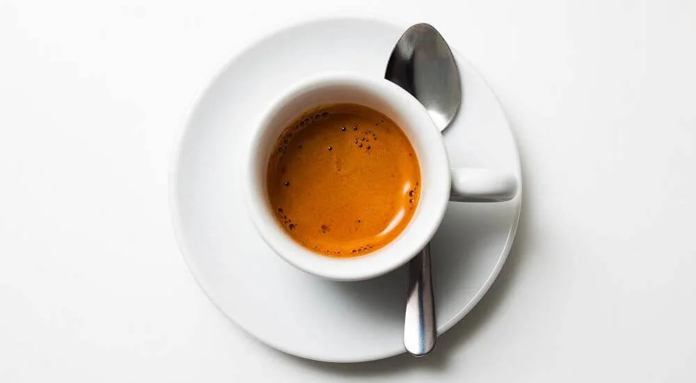Espressolöffel und Tasse