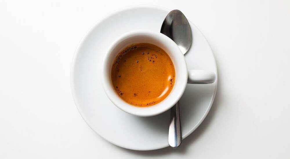 Espressolöffel und Tasse