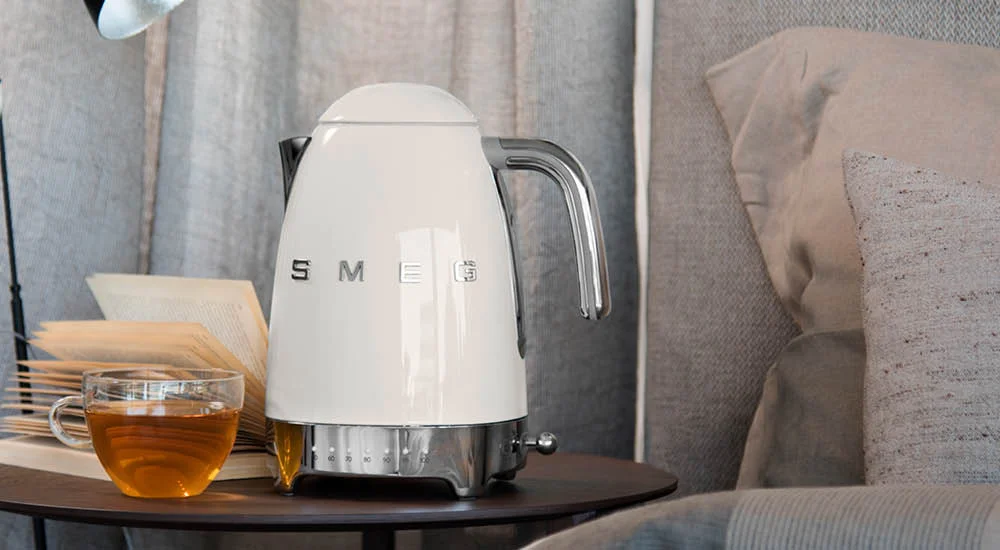 wasserkocher-smeg-haushalt-bunt-blau-gruen-weiss-kochen-kueche