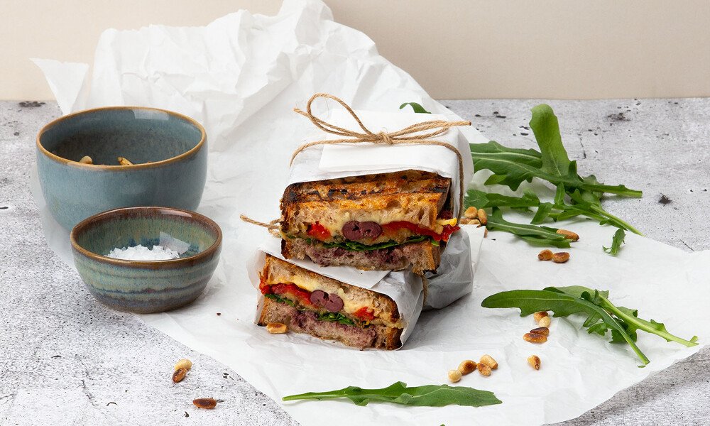 Auberginensandwich mit Oliven und Paprika - Rezepte - Magazin ...