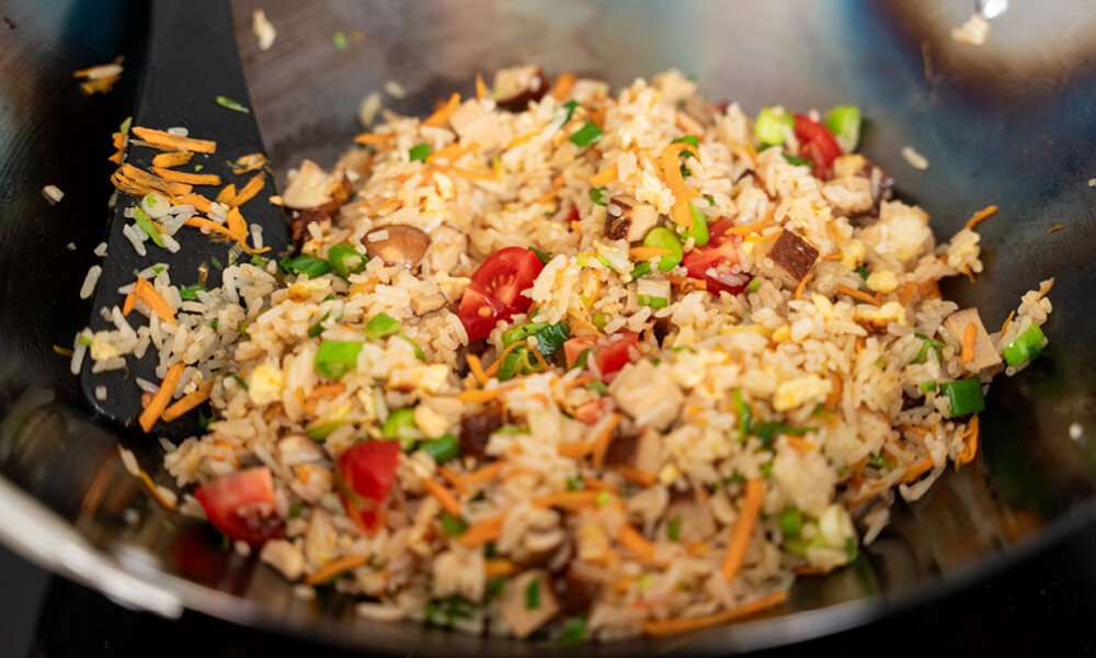 Gebratener Reis mit Räuchertofu aus dem Wok (Khao Pad) - Rezepte ...
