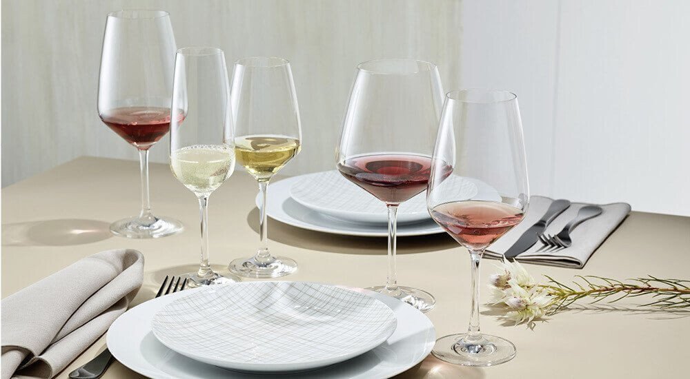 Schott Zwiesel Tulip Weingläser auf Tisch