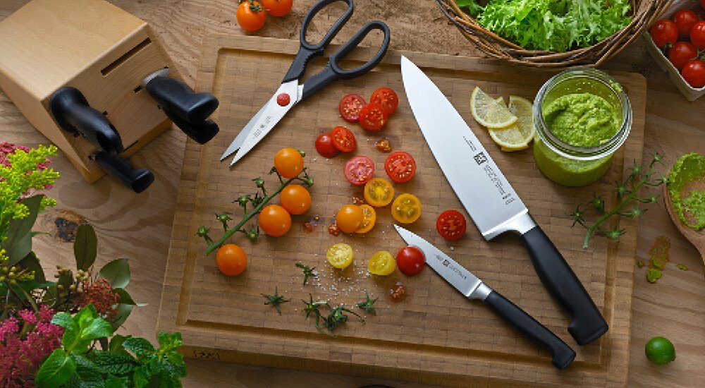 zwilling-messer-steakmesser-gemuesemesser-brotmesser-schere-schneiden