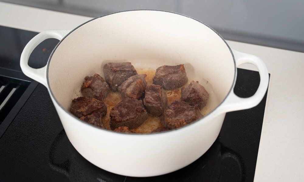 le-creuset-toepfe-pfannen-gusseisen-gulasch-rezept3