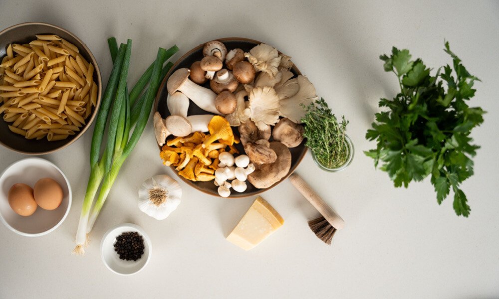 Pilzcarboanra-Rezeptidee-Pilzsaison-Herbstrezept-cremig-Zutaten