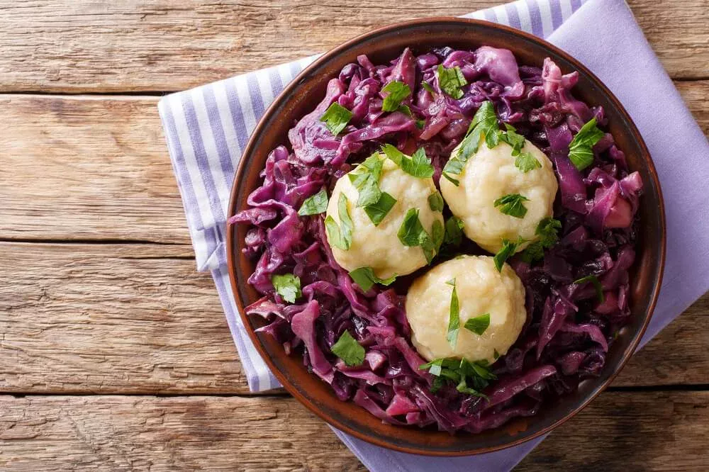 kohl mit knoedeln.