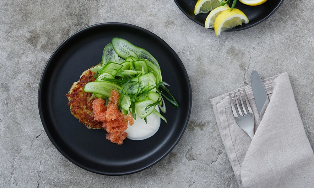 Wurzelgemüse-Rösti mit Steinbeißerrogen 1000x600px