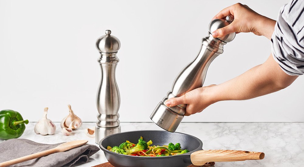 peugeot-paris-salzmuehle-pfeffermuehle-holz-edelstahl-weiss-schwarz