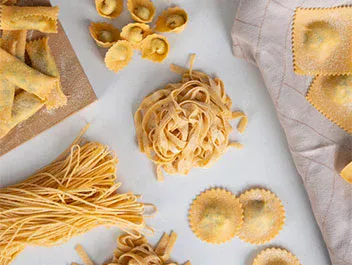 Frische Pasta: Grundrezepte für Tagliatelle und Ravioli