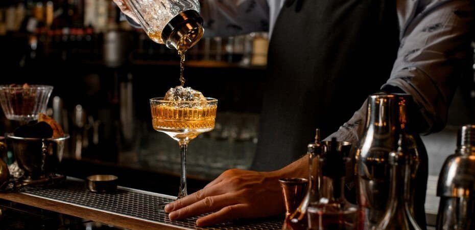 Barglas wird befüllt 