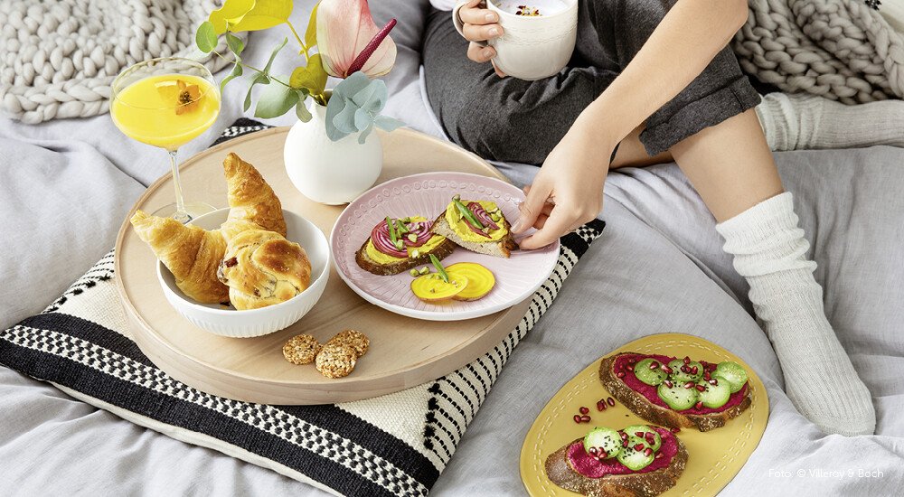fruehstuecksteller-brunch-butter-teller-brot-gemuehtlich-tischwelt