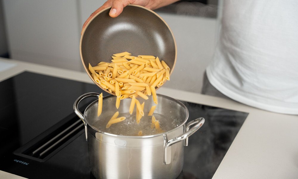 Pilzcarboanra-Rezeptidee-Pilzsaison-Herbstrezept-cremig-Pastatopf