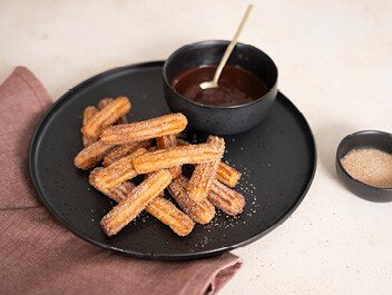 Churros mit Schokoladensoße aus dem Airfryer