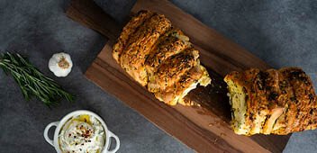 Kräuter-Käse-Zupfbrot