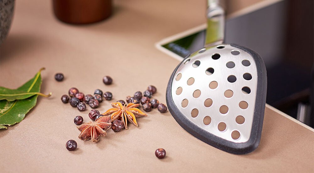 roesel-silikon-serie-koch-utensilien-loeffel-kellen-schneebesen-schaumloeffel